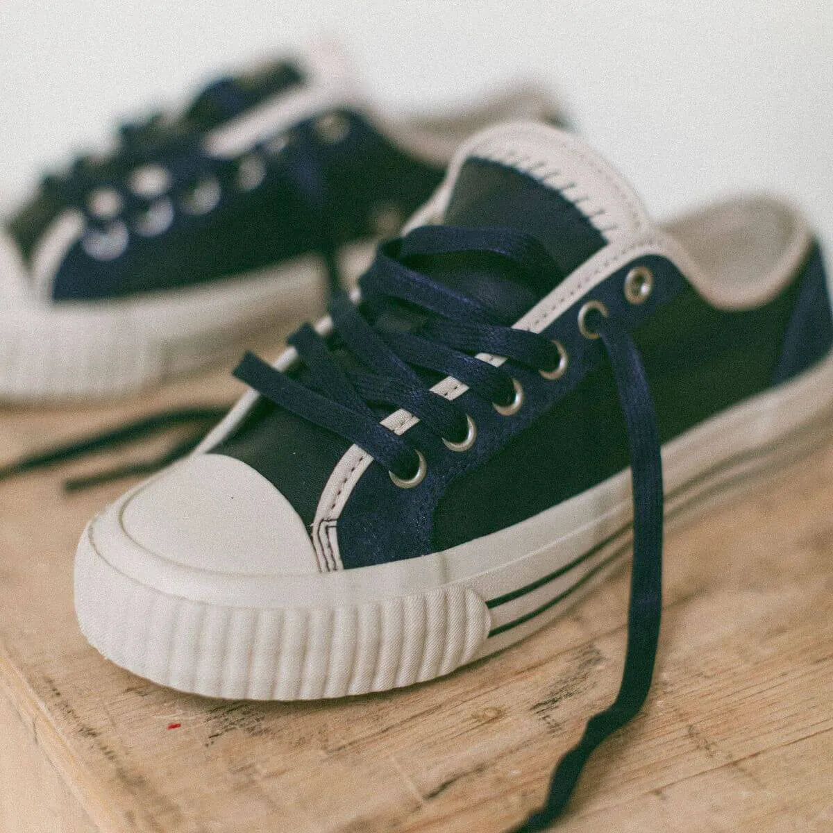 Navy/Antique White
