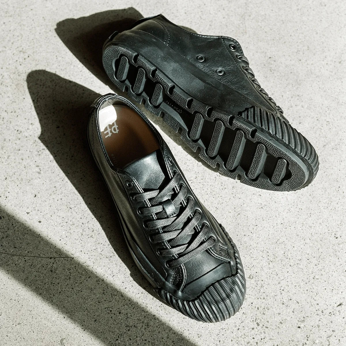 Black/Black